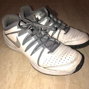 NIKE WOMENS TENNIS SHOES